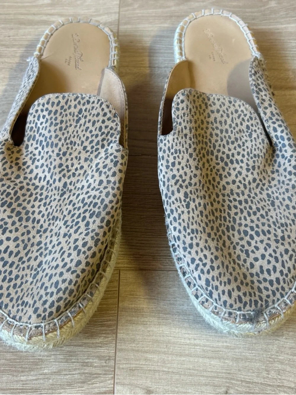 Universal Thread slip espadrilles